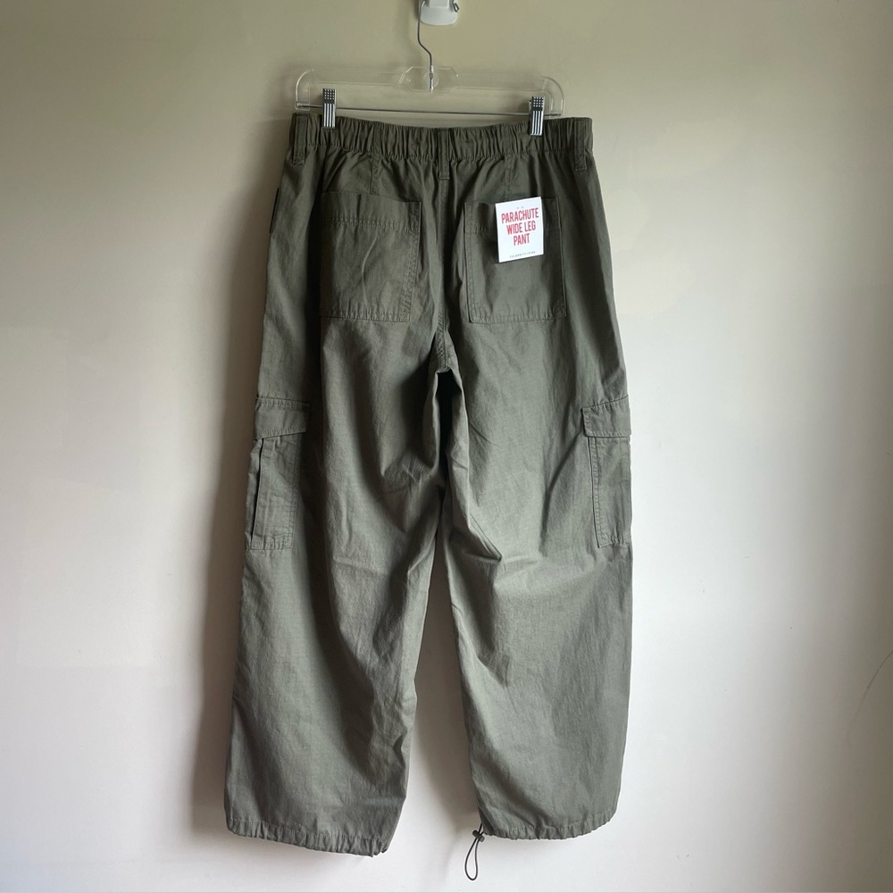 Celebrity Pink Pants
Womens Size L  Parachute Wide Leg Cargo Ripstop
Green NWOT - Picture 2 of 16